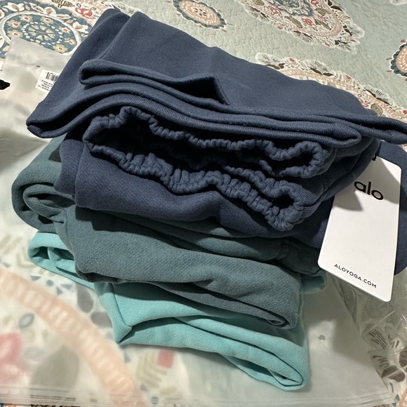 Alo sweatpants - Picture 8 of 8